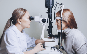 Окулист или офтальмолог: в чем разница?
