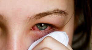 Травмы глаз: какие бывают, способы лечения